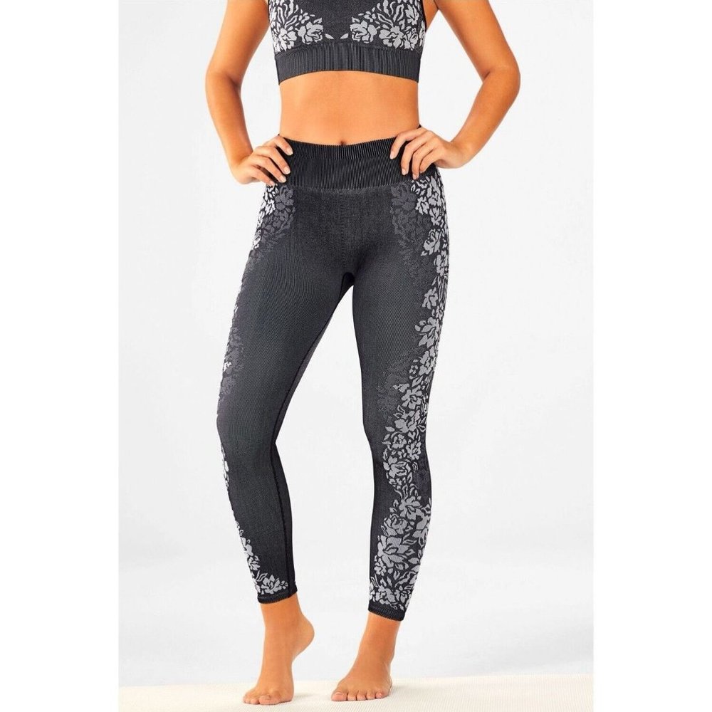 Fabletics Seamless 7/8 Mid Rise Leggings Small Black Floral Jacquard Design